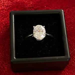 Luxury Moissanite 3.0 CT oval cut ring size 9 Retail $499